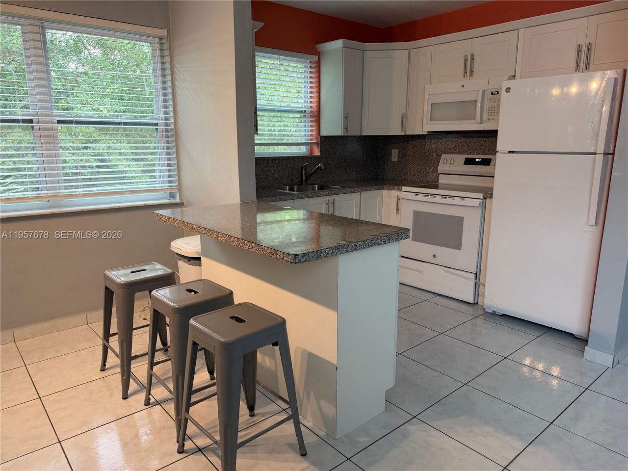 1301 N 12th Ct, Unit 4B, Hollywood, FL 33019 Photo