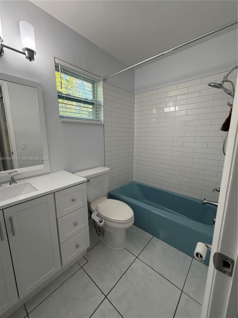 1301 N 12th Ct, Unit 4B, Hollywood, FL 33019 Photo