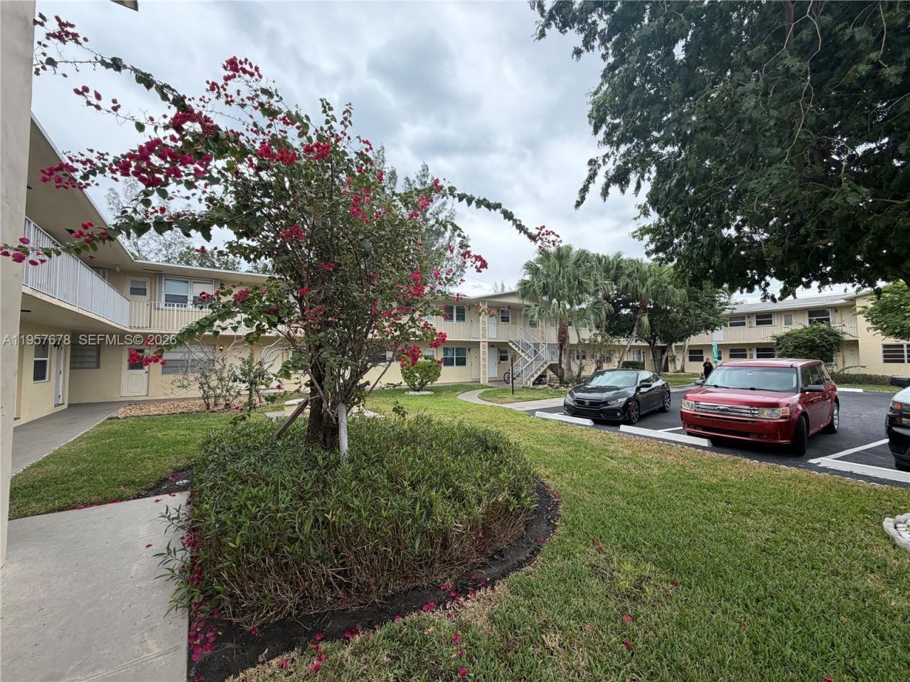 1301 N 12th Ct, Unit 4B, Hollywood, FL 33019 Photo