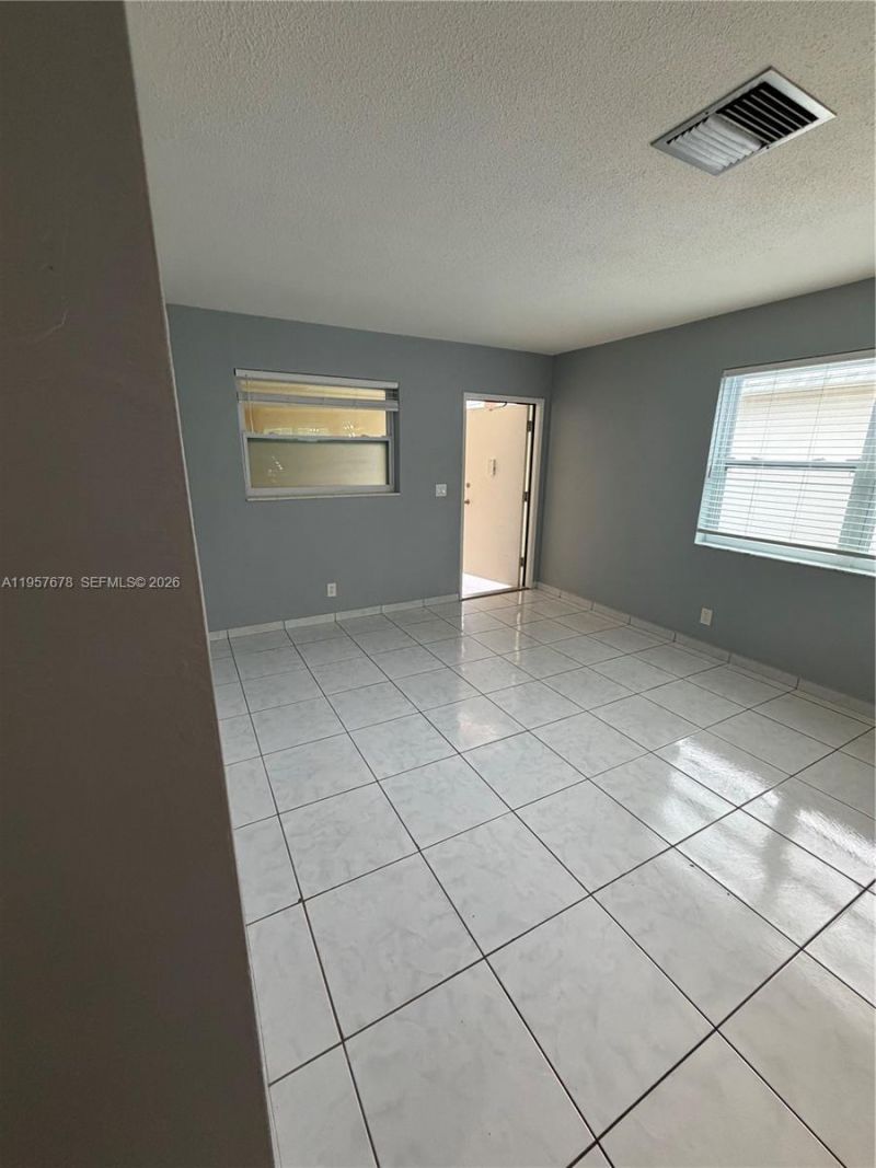 1301 N 12th Ct, Unit 4B, Hollywood, FL 33019 Photo