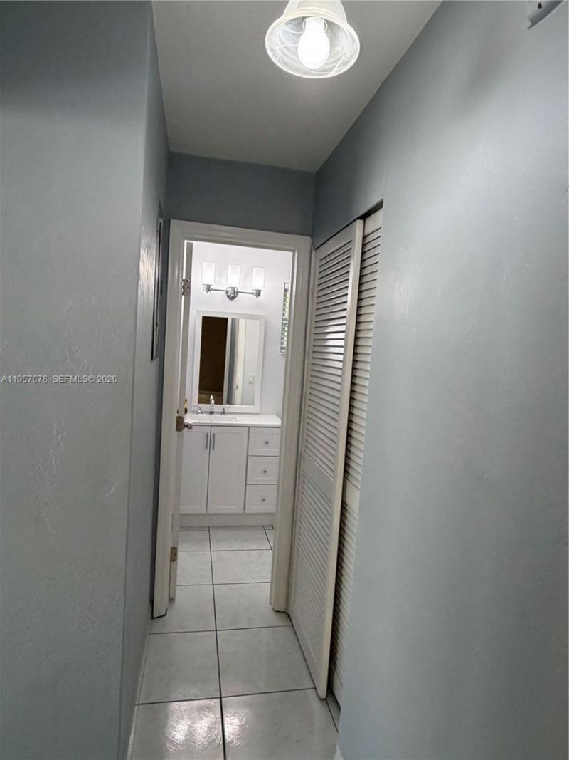 1301 N 12th Ct, Unit 4B, Hollywood, FL 33019 Photo