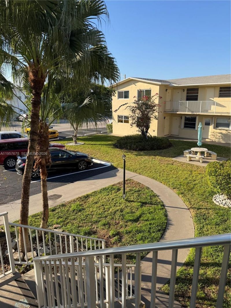 1301 N 12th Ct, Unit 4B, Hollywood, FL 33019 Photo