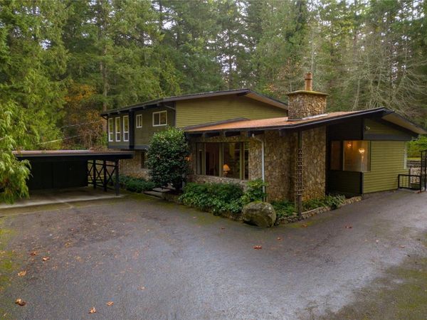 9565 Ardmore Dr, North Saanich, BC V8L 5H3