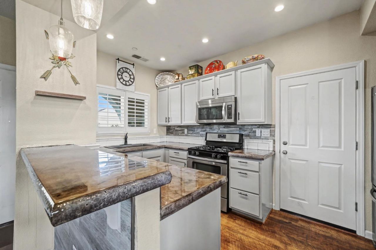 1028 Shakeley Ln, Ione, CA 95640 Photo