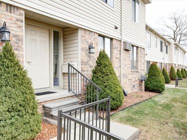 1700 RIVER Road, Marysville, MI 48040