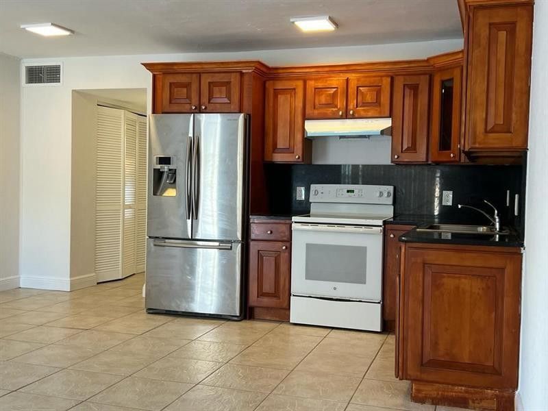 7851 Dunham Boulevard, Unit 4, Miami, FL 33138 Photo