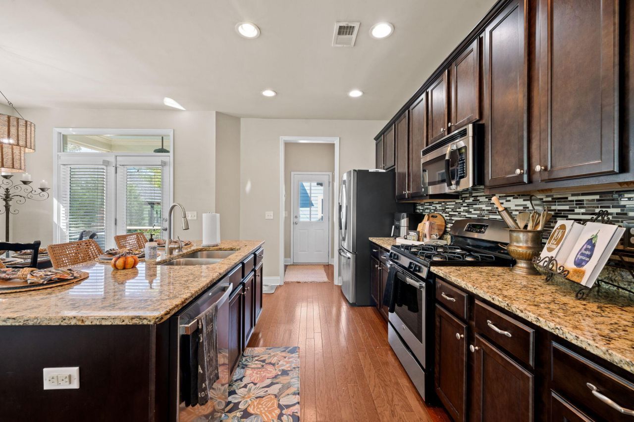 103 Green Grass Road Photo 6