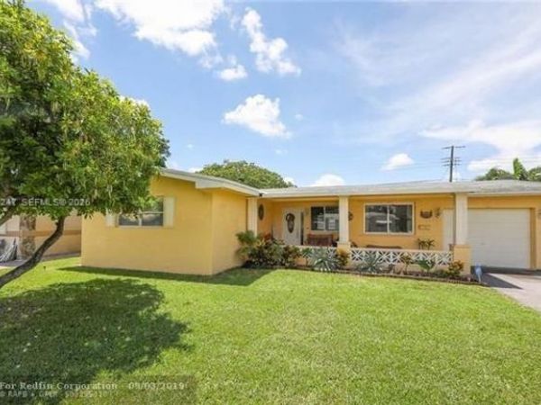 8520 NW 10th St , Pembroke Pines, FL 33024