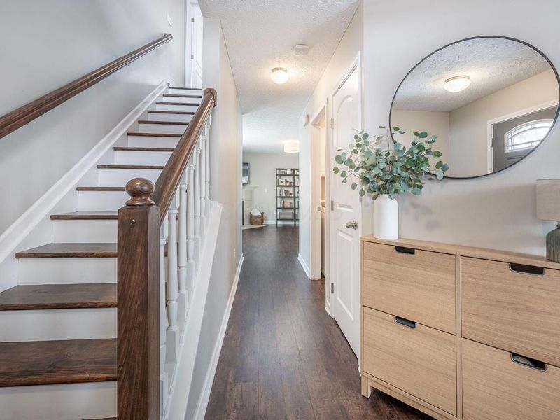 8714 Prairie Frost Lane, Lewis Center, OH 43035 Photo 3