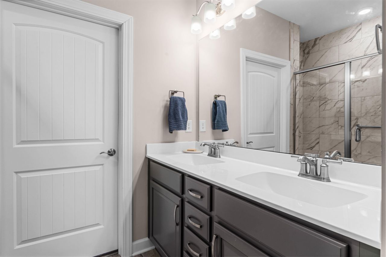 1011 Cascade Loop Photo 17