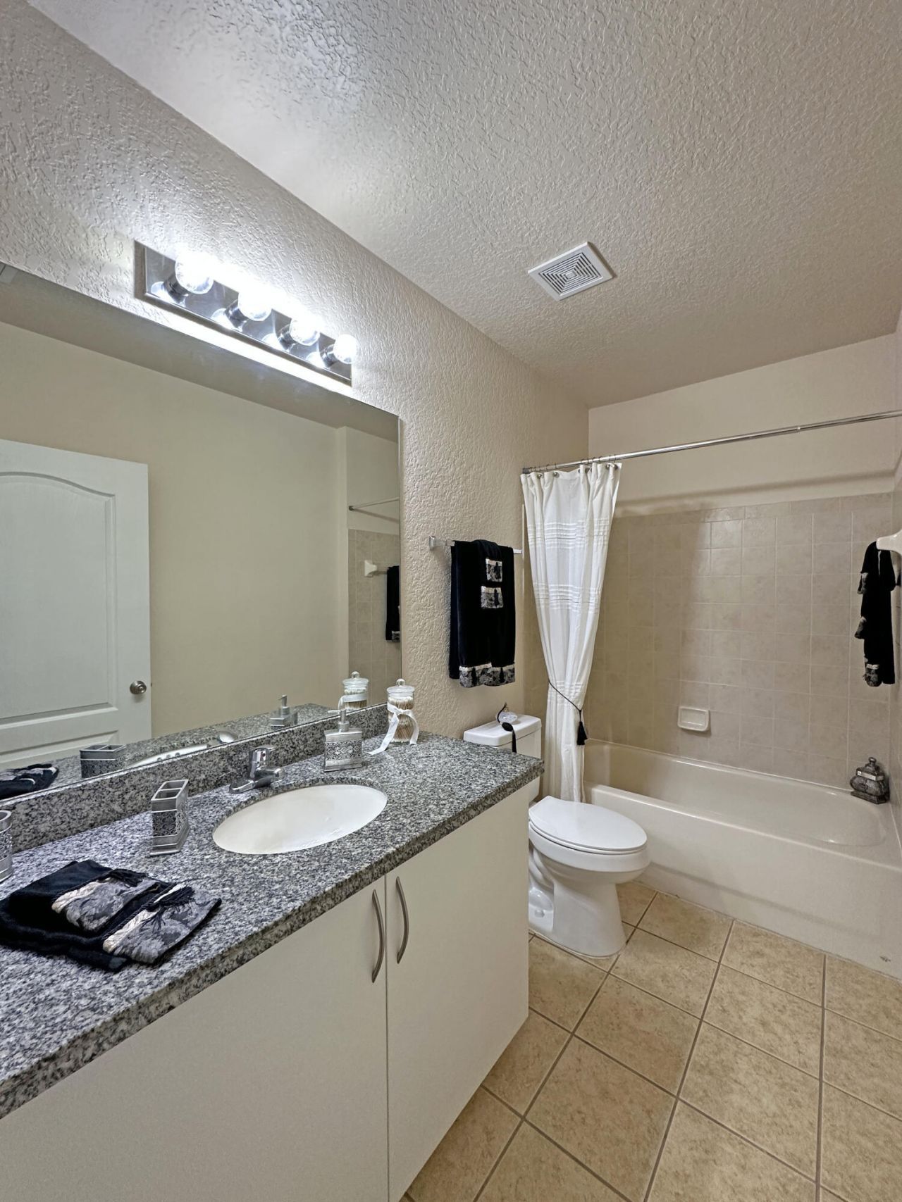 154 SW Peacock Boulevard, Unit 28-205, Port Saint Lucie, FL 34986 Photo