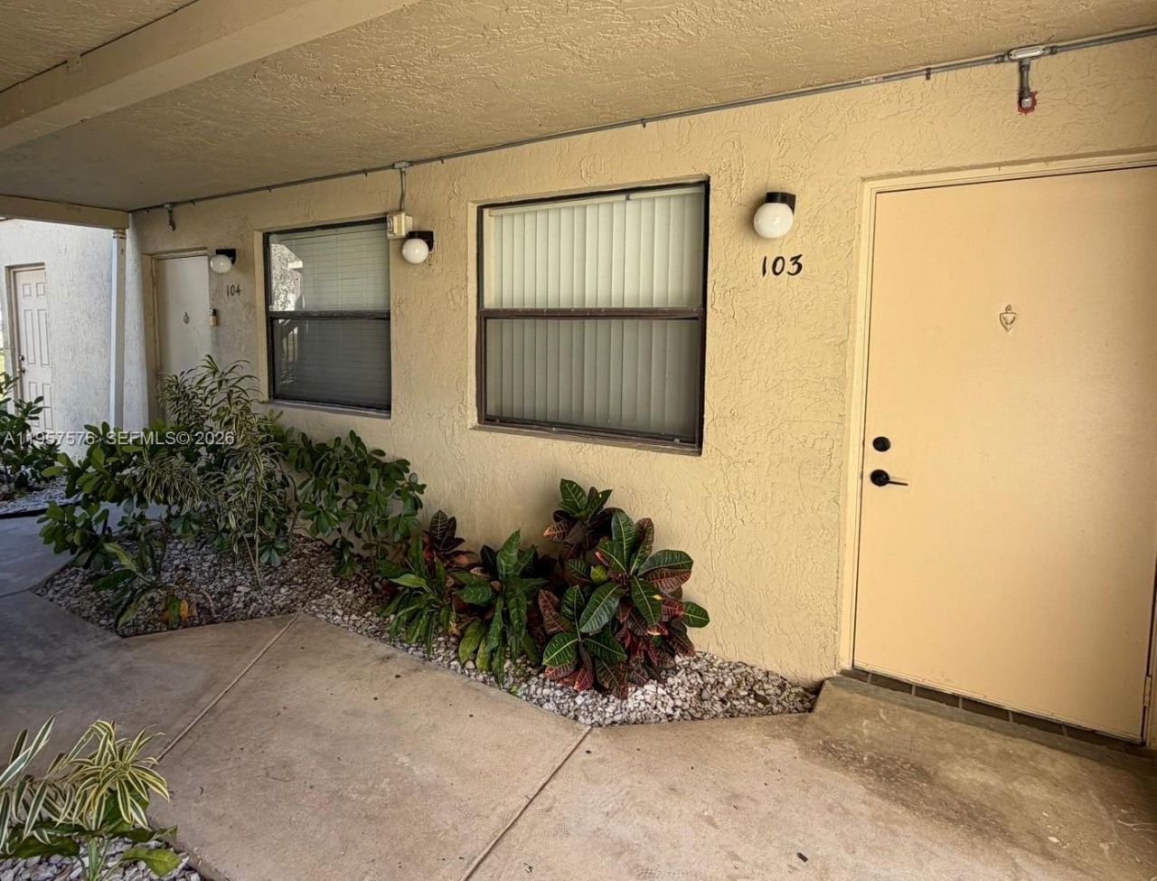 465 NW 210th St, Unit 103, Miami Gardens, FL 33169 Photo