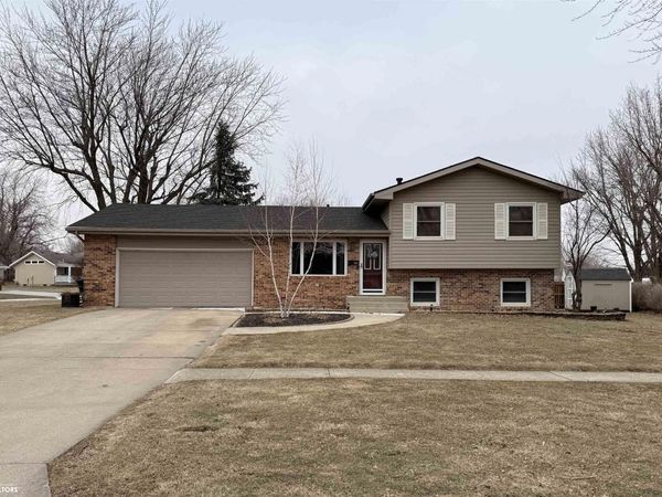 2007 N Main Street, Carroll, IA 51401