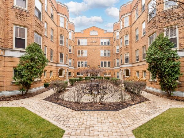 617 Washington Boulevard, Unit 2N, Oak Park, IL 60302