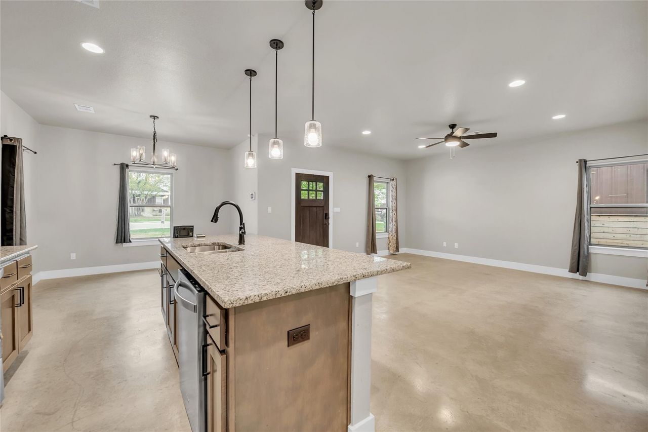 246 Western Ave, Bertram, TX 78605 Main Photo