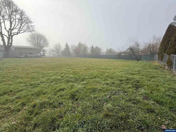 210 S 2nd (Next to) St, Carlton, OR 97111