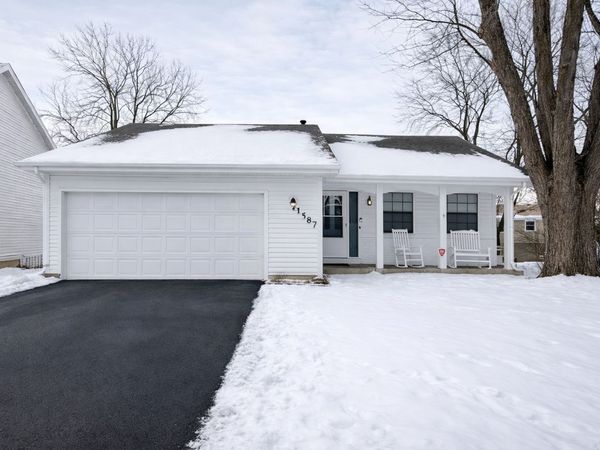 1587 Brookside Drive, Hoffman Estates, IL 60169