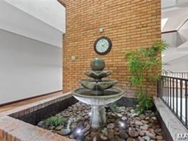 950 E Rue De La Banque, Unit L6, Creve Coeur, MO 63141