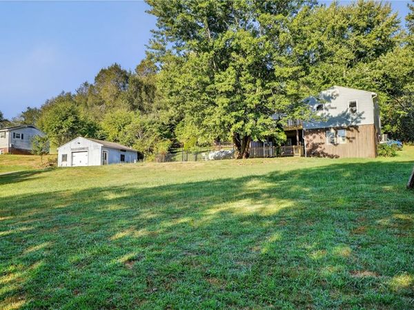 208 Mccleary Rd, Hookstown, PA 15050