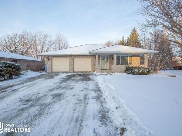 900 S Minnesota Street, Algona, IA 50511