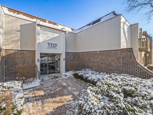 7323 Blackburn Avenue, Unit 203, Downers Grove, IL 60516