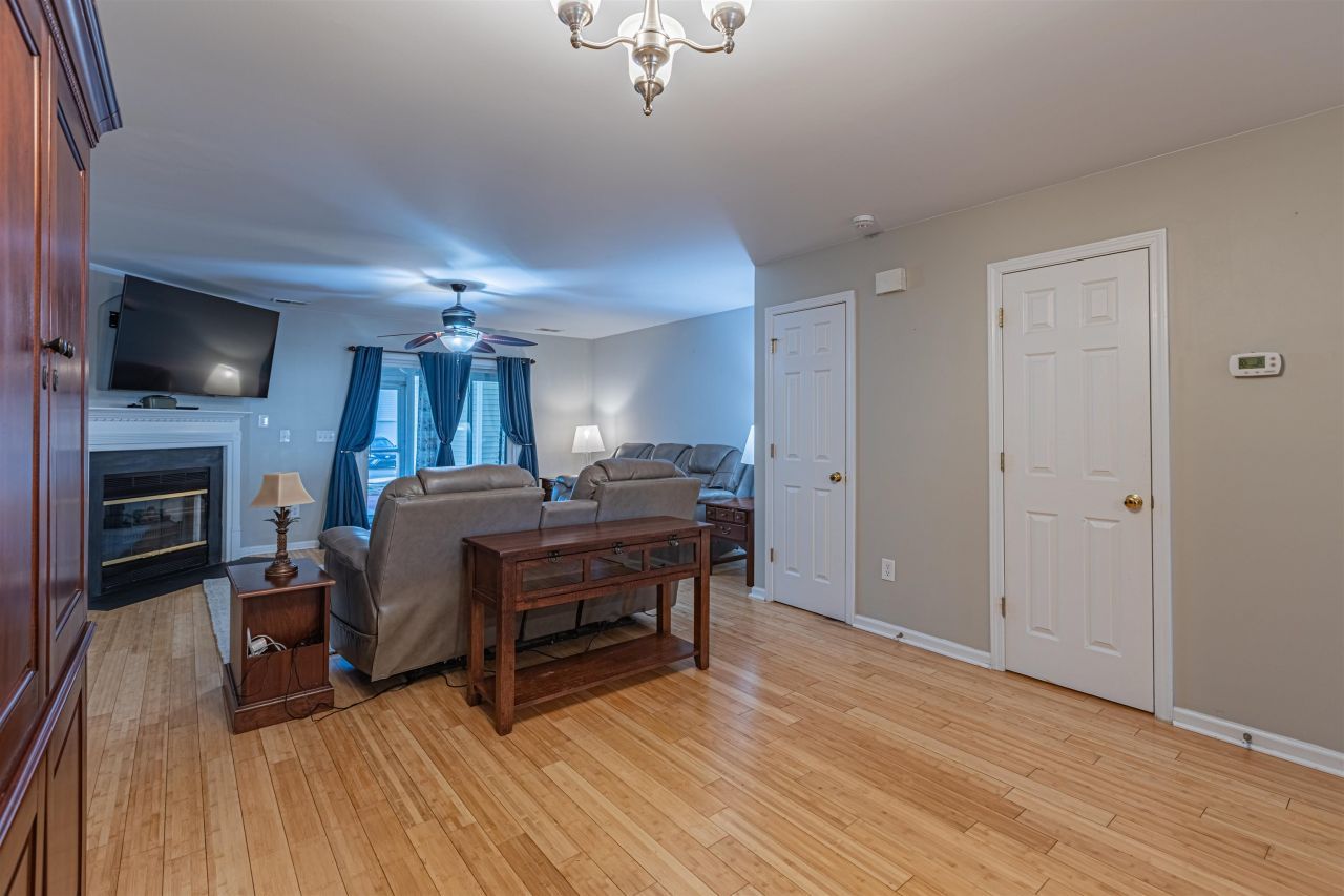 1293 Harvester Circle Photo 6