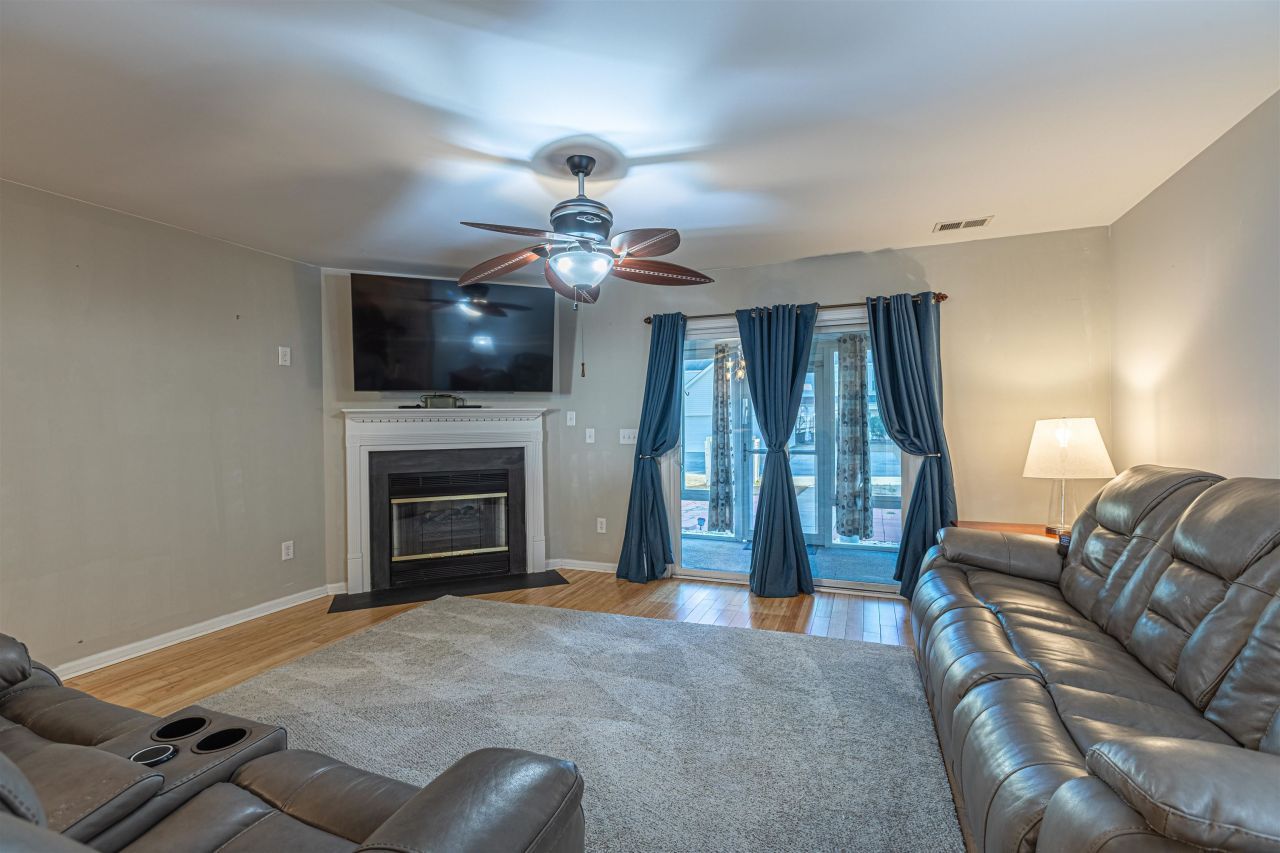 1293 Harvester Circle Photo 9