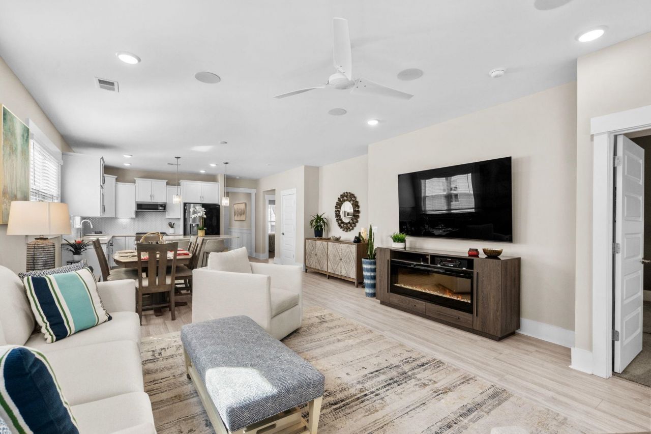 1026 Eugenio St. Photo 10