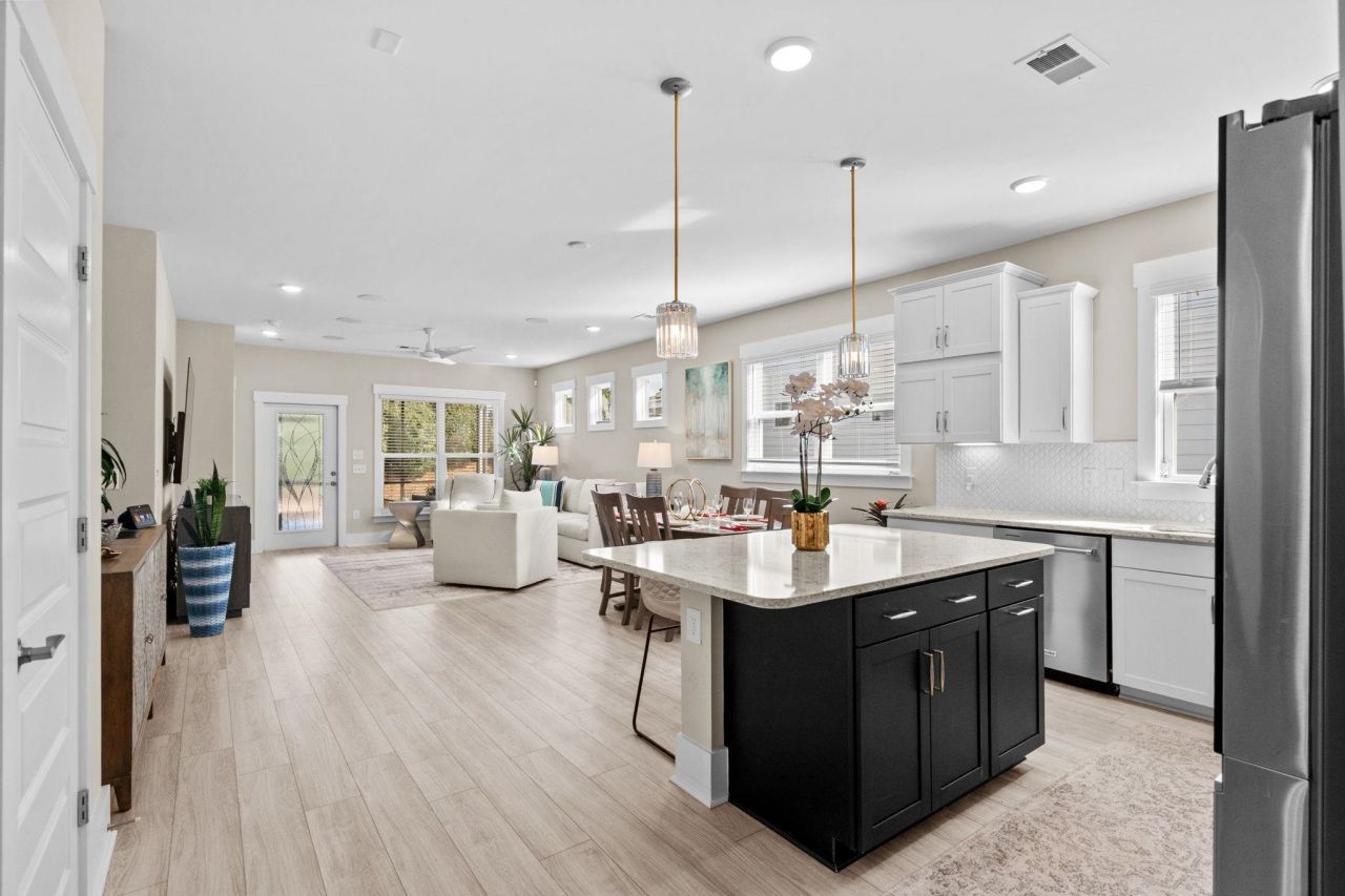 1026 Eugenio St. Photo 5