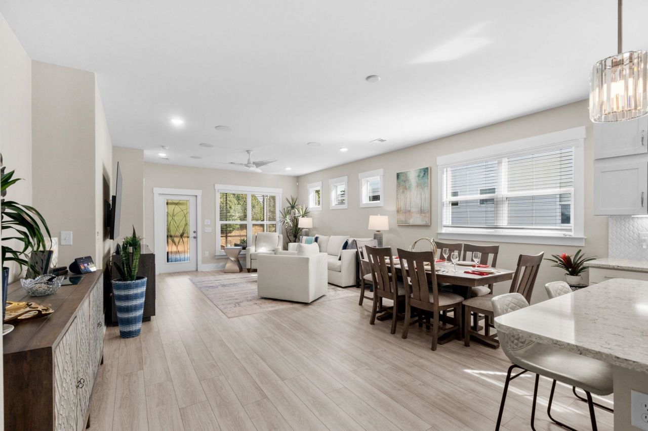 1026 Eugenio St. Photo 6