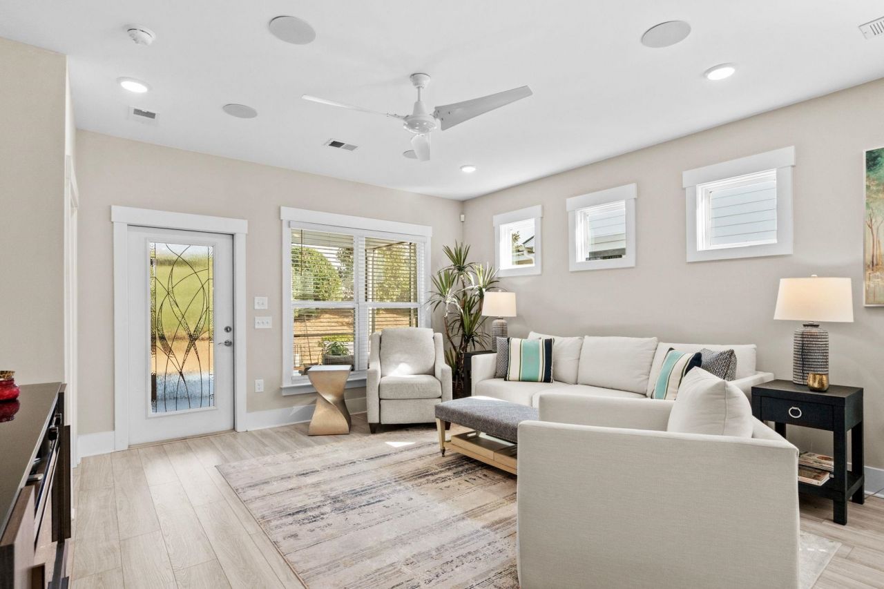 1026 Eugenio St. Photo 7