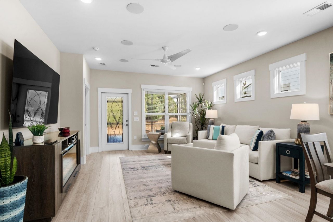 1026 Eugenio St. Photo 8