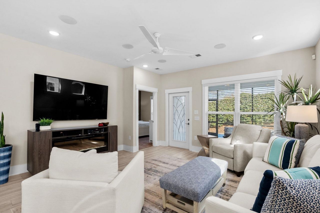 1026 Eugenio St. Photo 9