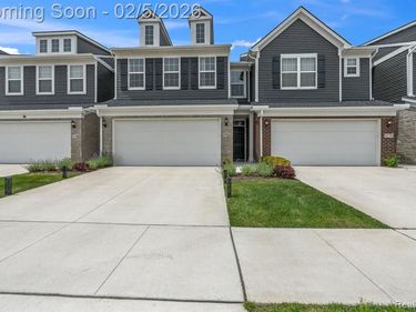 4782 Broomfield Way, Lake Orion Vlg, MI 48359