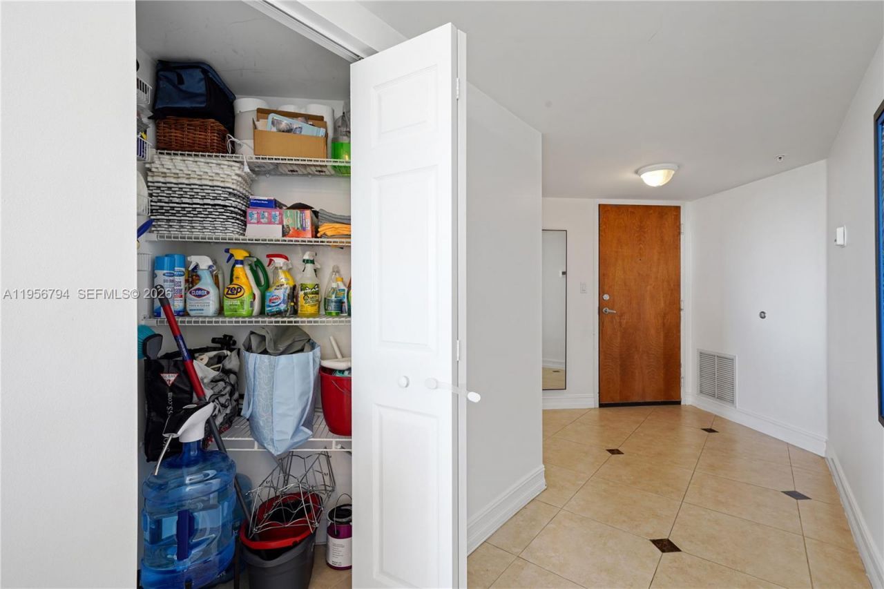 2001 N Ocean Blvd, Unit 1002, Fort Lauderdale, FL 33305 Photo