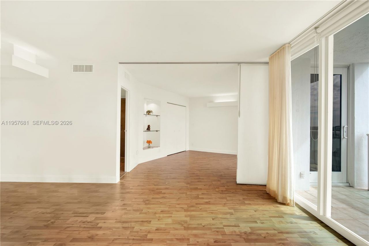 100 S Bayview Dr, Unit 1222, Sunny Isles Beach, FL 33160 Photo