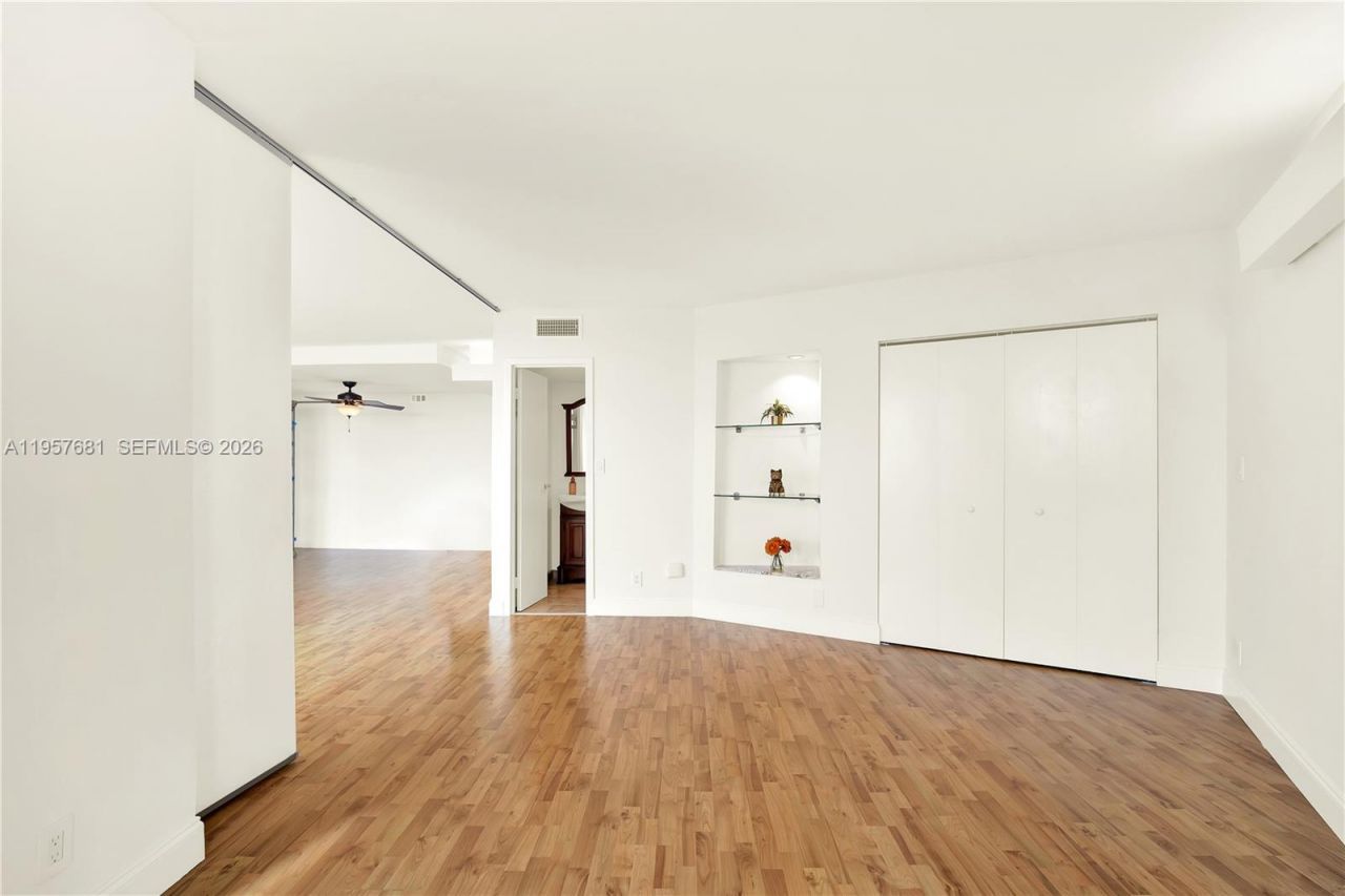 100 S Bayview Dr, Unit 1222, Sunny Isles Beach, FL 33160 Photo