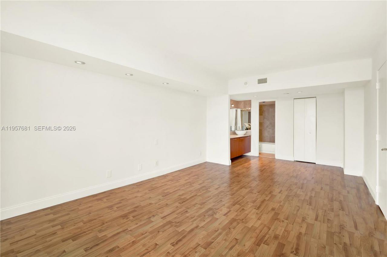 100 S Bayview Dr, Unit 1222, Sunny Isles Beach, FL 33160 Photo