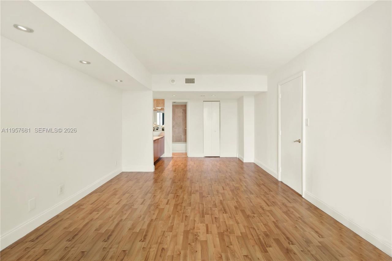 100 S Bayview Dr, Unit 1222, Sunny Isles Beach, FL 33160 Photo