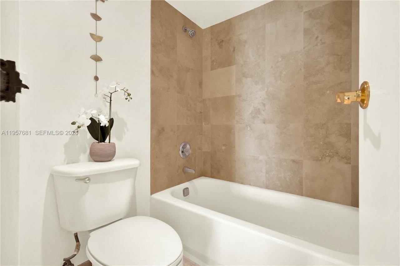 100 S Bayview Dr, Unit 1222, Sunny Isles Beach, FL 33160 Photo