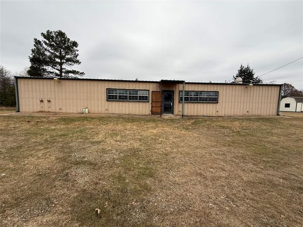 6597 Farm Road 1500, Sumner, TX 75486