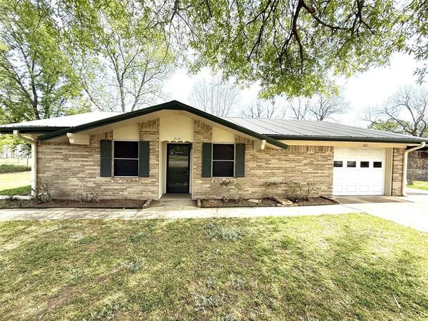 212 College Street, Roxton, TX 75477