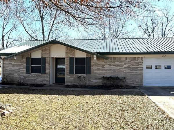 212 College Street, Roxton, TX 75477
