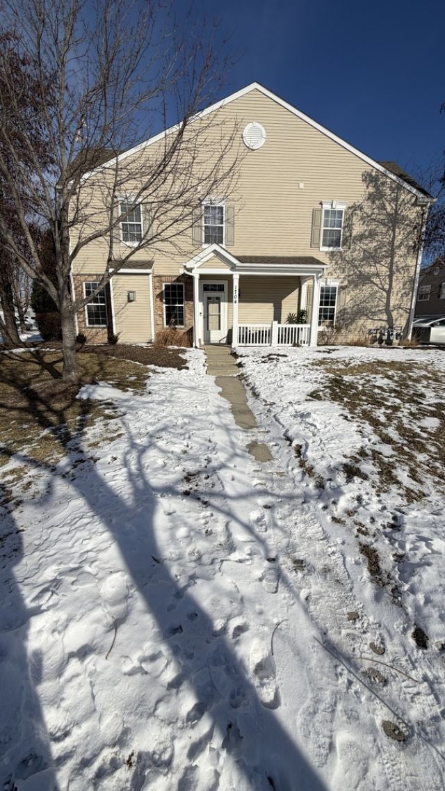 1704 Sebastian Road, Woodstock, IL 60098 Main Photo