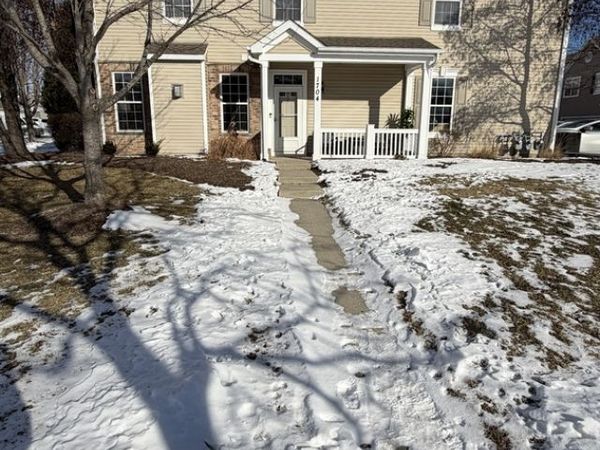 1704 Sebastian Road, Woodstock, IL 60098