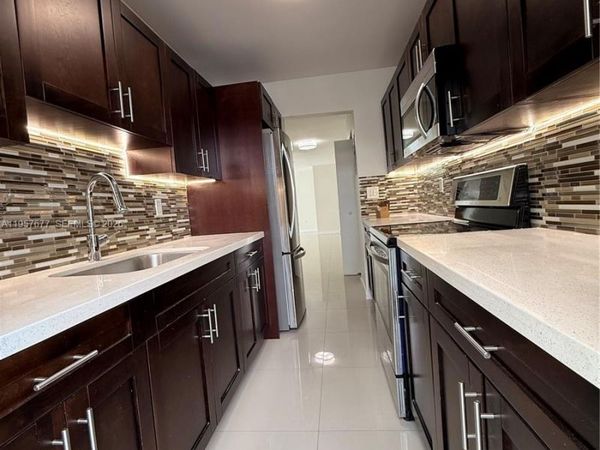 10001 W Bay Harbor Dr, Unit 206, Bay Harbor Islands, FL 33154