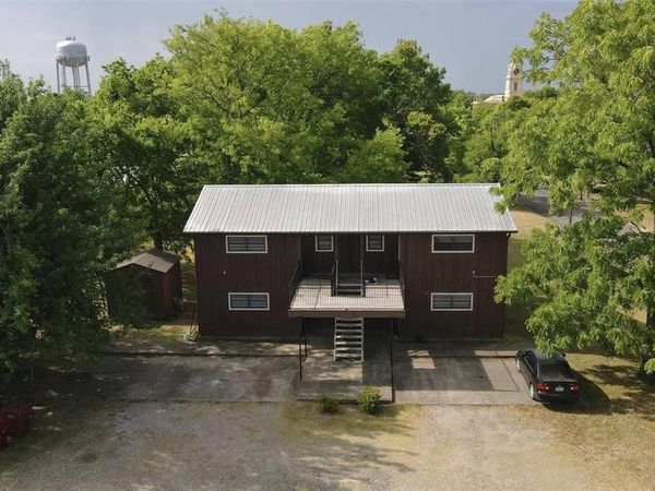 104 E South Street, Clarksville, TX 75426