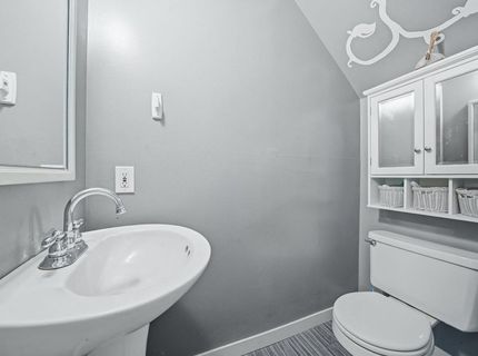 27 Omaha Ct, Sacramento, CA 95823 Photo