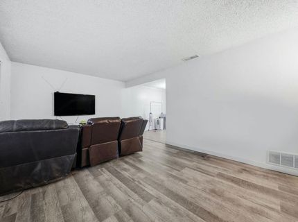27 Omaha Ct, Sacramento, CA 95823 Photo