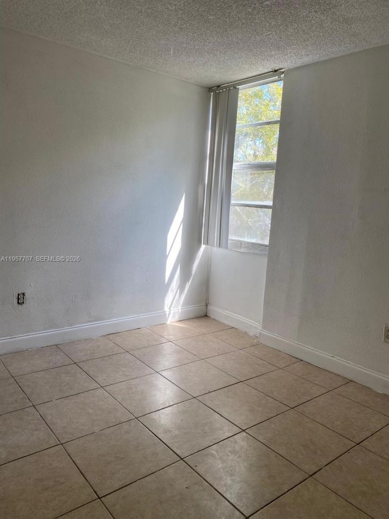 5959 SW 69, Unit 106, Miami, FL 33143 Photo